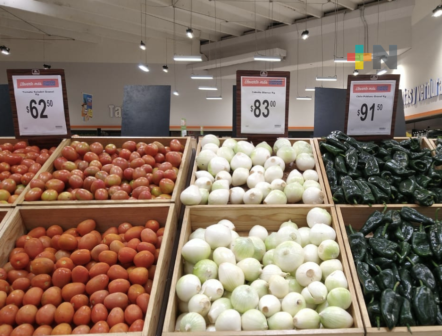 Presidente reconoce voluntad de tiendas que mantienen precios bajos en canasta básica